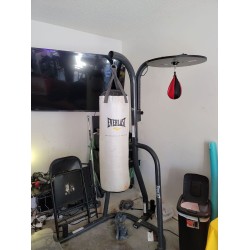 Everlast Freestanding Boxing Station